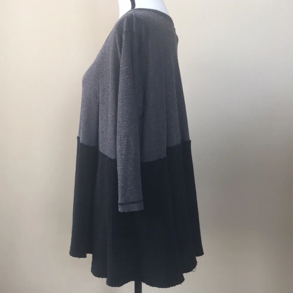 We the Free Black & Gray Color Block Thermal - Picture 8 of 10